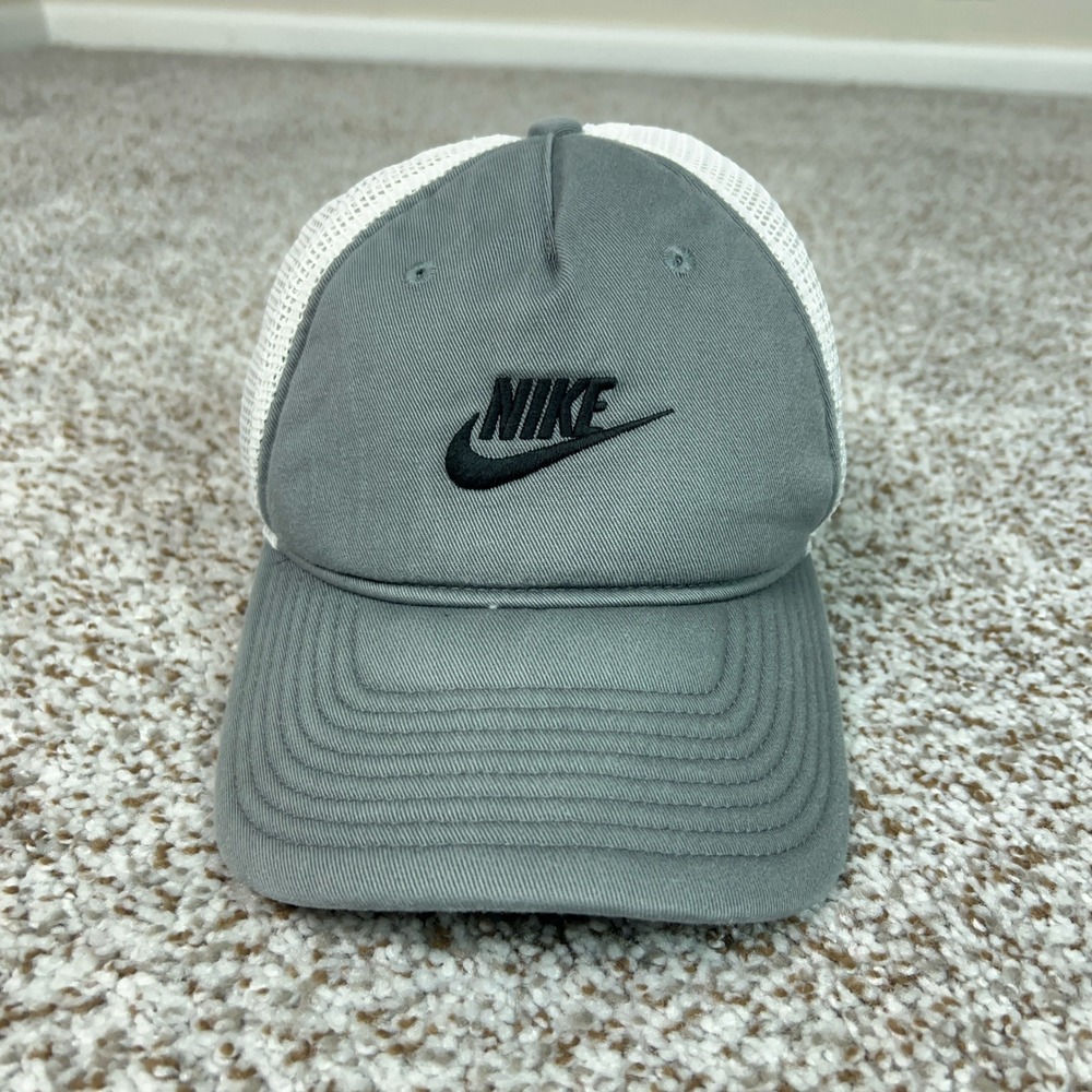 Nike Hat Mens Small Gray Sporty Breathable Mesh Snapback Adjustable Logo Cap